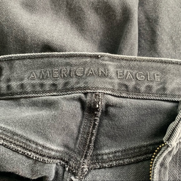 American Eagle Womens High Rise Black Jeans Denim Distressed Tapered Leg Size 0 - Picture 10 of 11